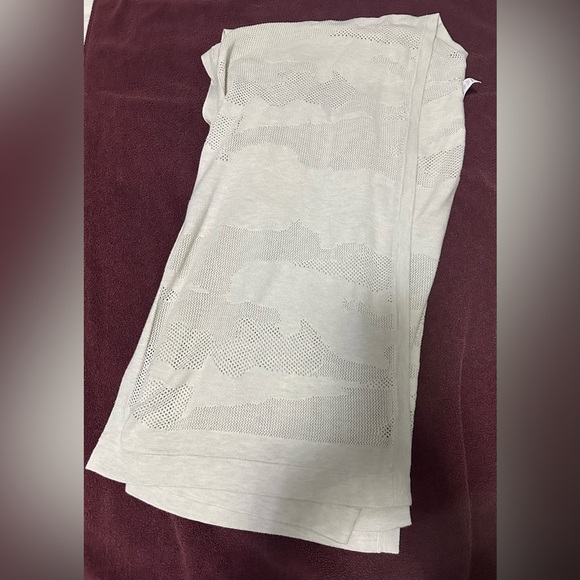 Lululemon Find Your Light Wrap - Picture 1 of 5